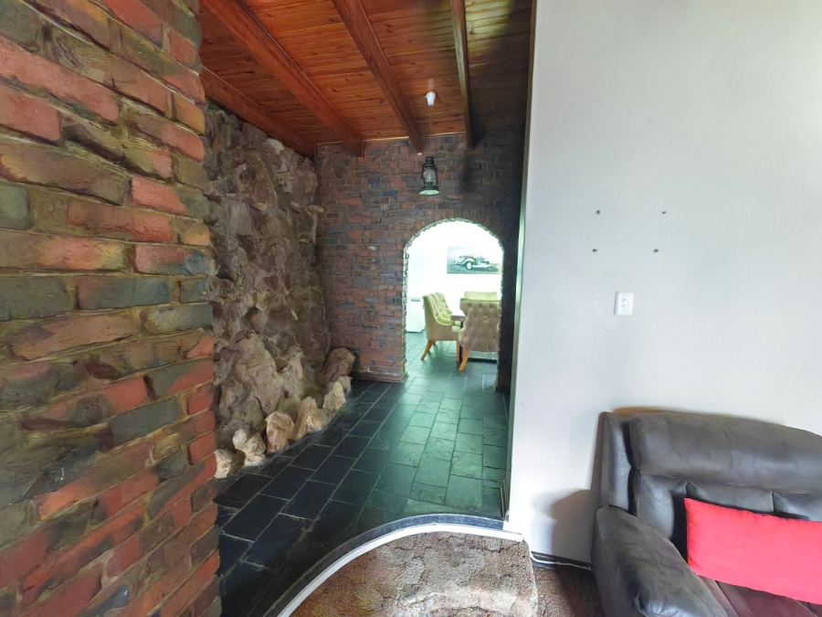 5 Bedroom Property for Sale in Fichardt Park Free State